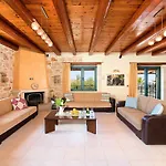 Fuer 12 Personen In Chania- Kreta - West-kreta By Interhome *