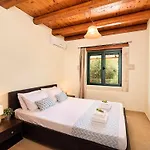 Ferienhaus Fuer 12 Personen In Chania- Kreta - West-kreta By Interhome *
