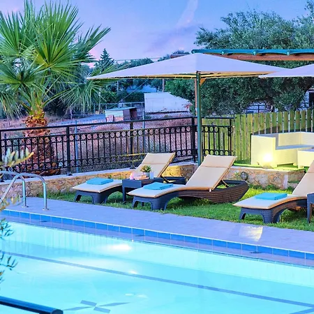 Fuer 12 Personen In Chania- Kreta - West-kreta By Interhome