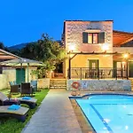 Fuer 12 Personen In Chania- Kreta - West-kreta By Interhome *