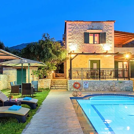 Fuer 12 Personen In Chania- Kreta - West-kreta By Interhome *