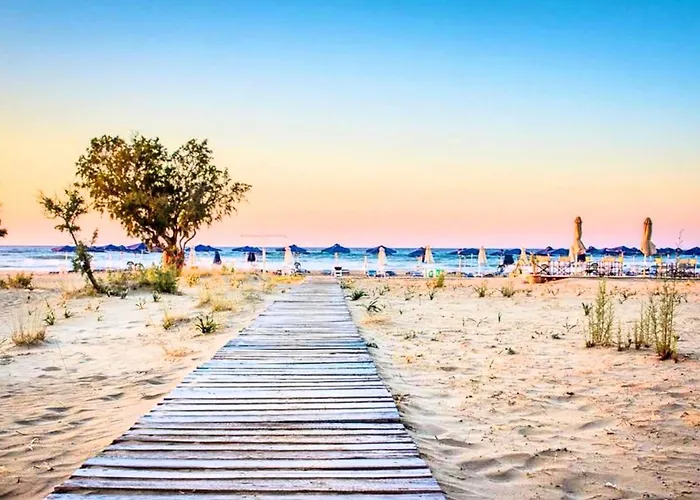 Fuer 12 Personen In Chania- Kreta - West-kreta By Interhome